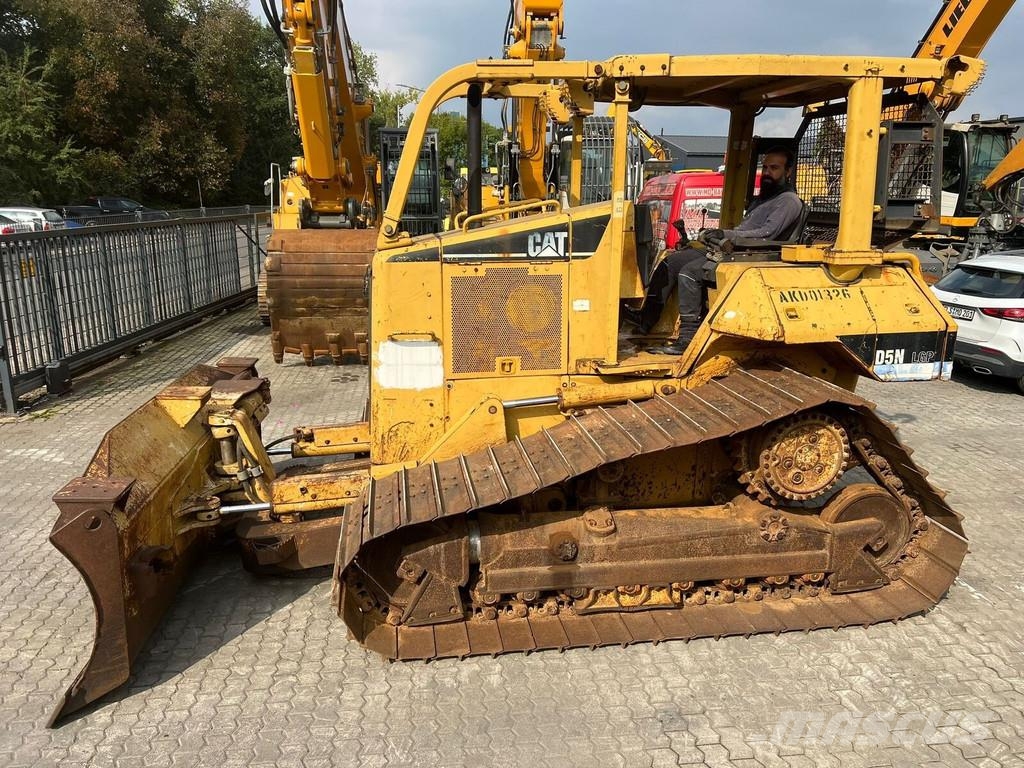 CAT D 5 N LGP Buldozer sobre oruga