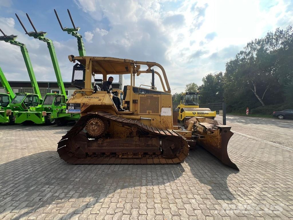 CAT D 5 N LGP Buldozer sobre oruga
