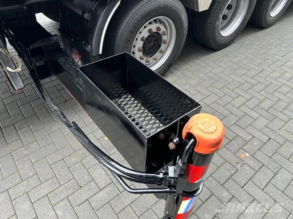MAN TGX 33.560 8X4 TRIDEM + HMF 4020-K8 KRAAN/KRAN/CRA Автокранове