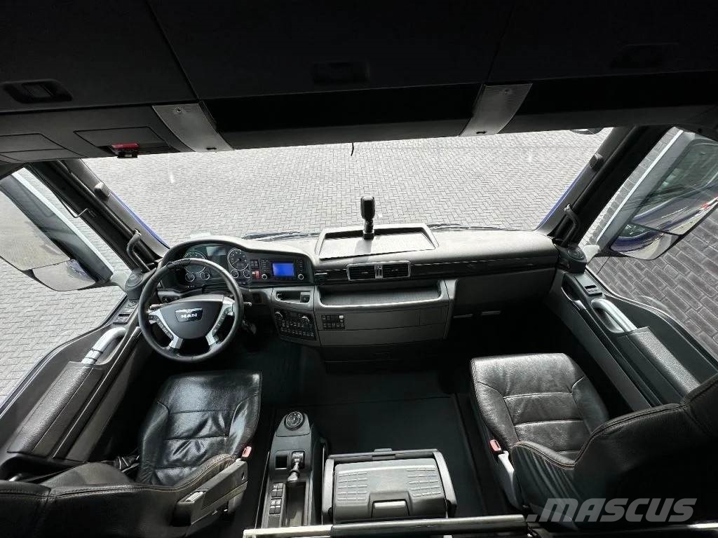 MAN TGX 33.560 8X4 TRIDEM + HMF 4020-K8 KRAAN/KRAN/CRA Автокранове