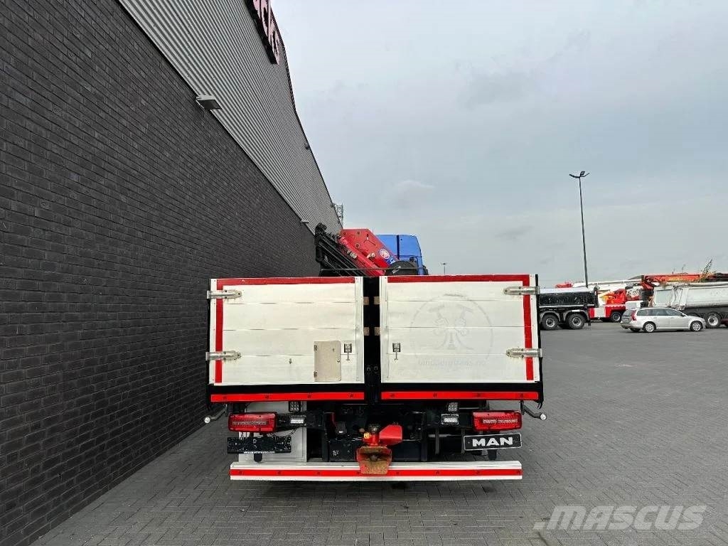 MAN TGX 33.560 8X4 TRIDEM + HMF 4020-K8 KRAAN/KRAN/CRA Автокранове