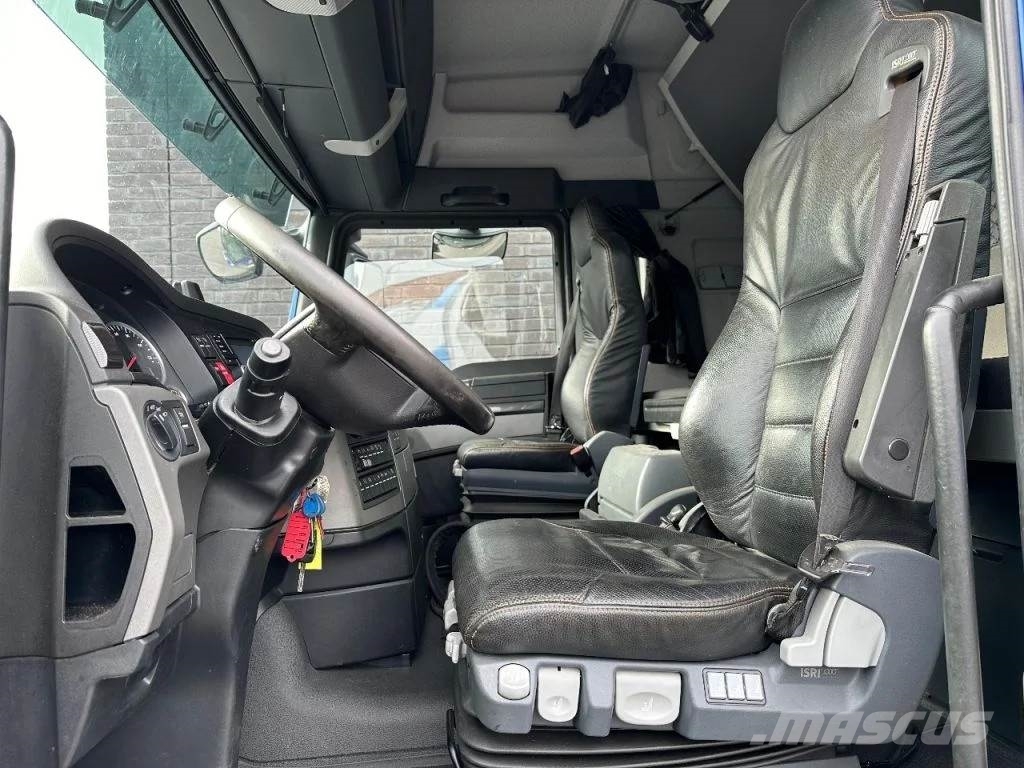 MAN TGX 33.560 8X4 TRIDEM + HMF 4020-K8 KRAAN/KRAN/CRA Автокранове