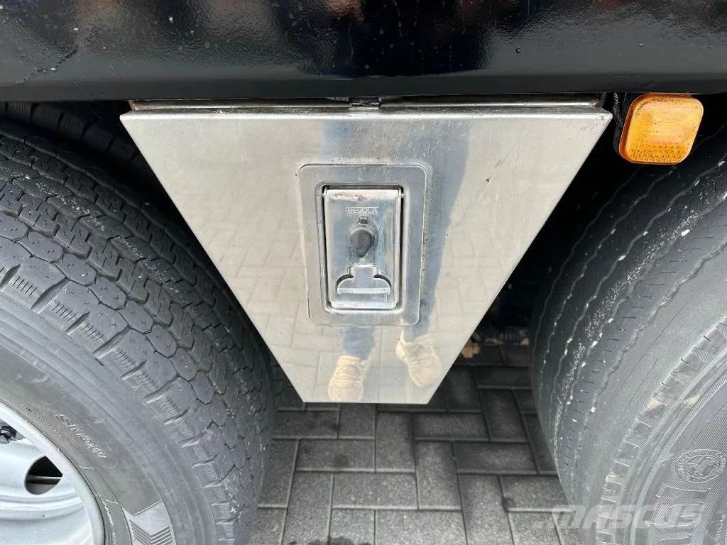 MAN TGX 33.560 8X4 TRIDEM + HMF 4020-K8 KRAAN/KRAN/CRA Автокранове