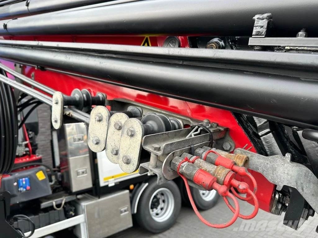 MAN TGX 33.560 8X4 TRIDEM + HMF 4020-K8 KRAAN/KRAN/CRA Автокранове