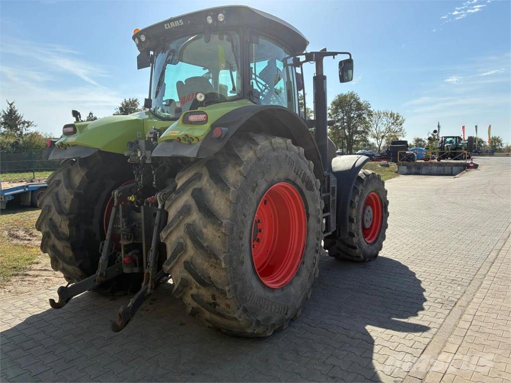 CLAAS Axion 850 Traktoren