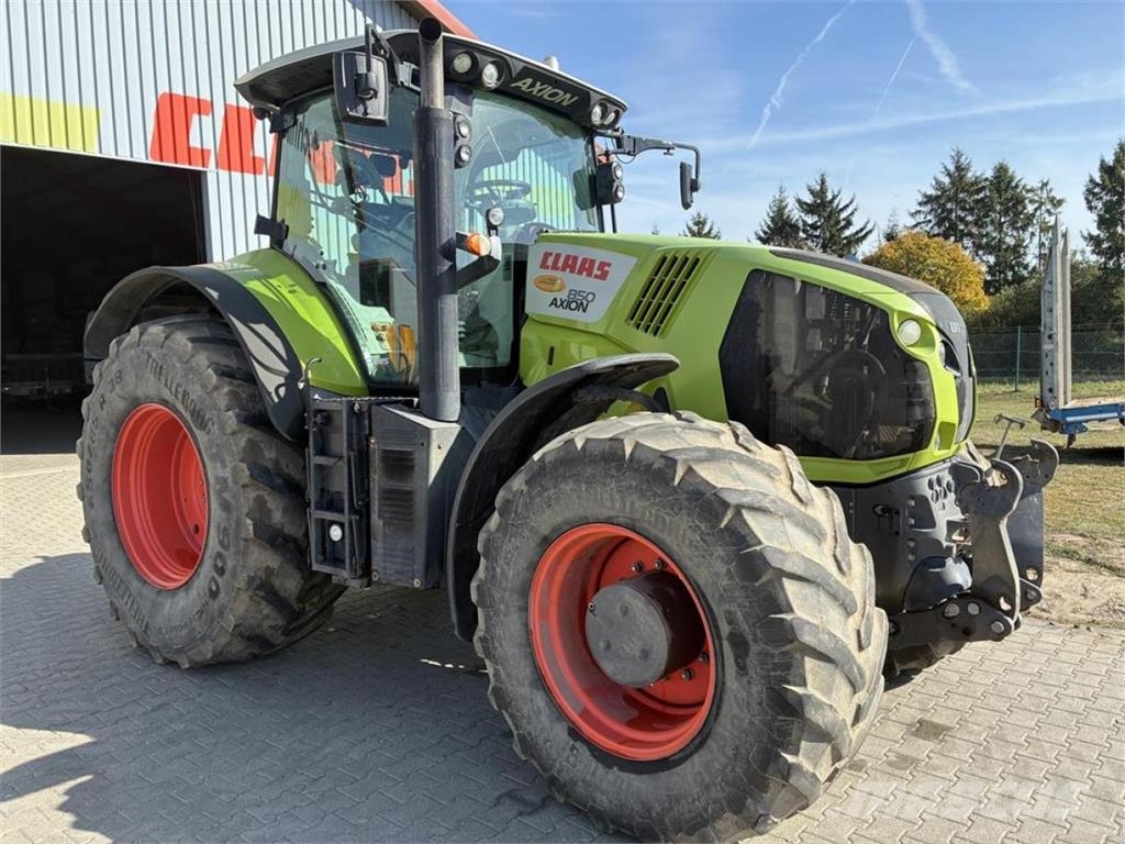 CLAAS Axion 850 Traktoren