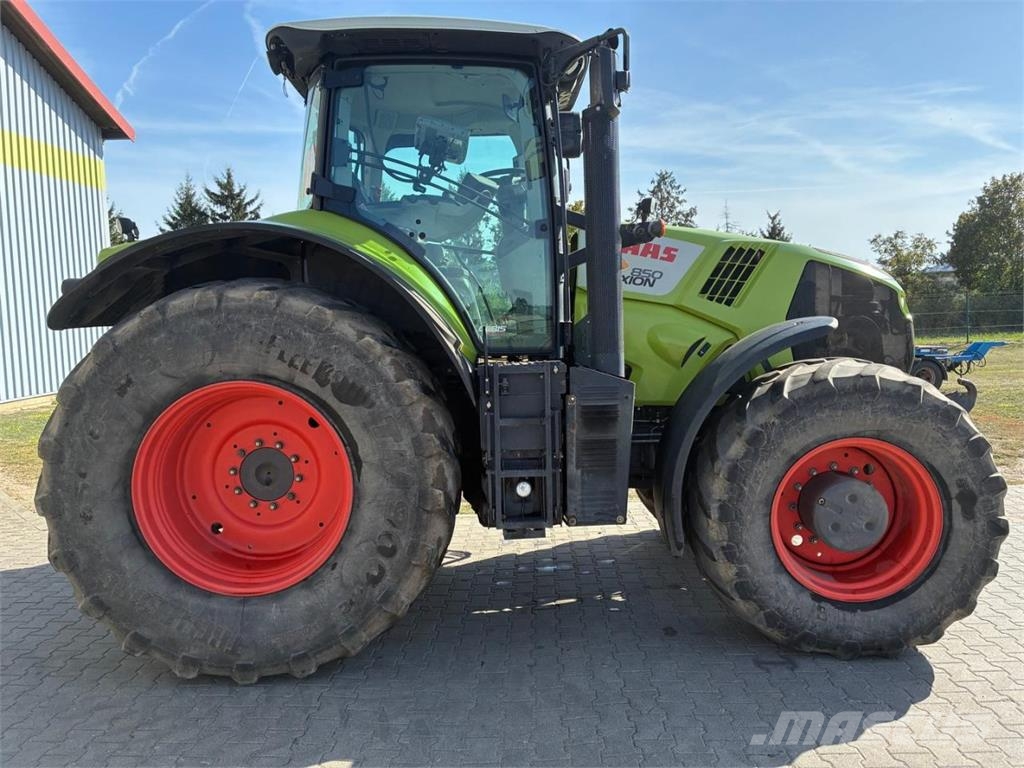 CLAAS Axion 850 Traktoren