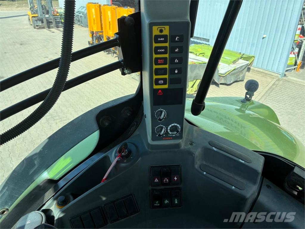 CLAAS Axion 850 Traktoren