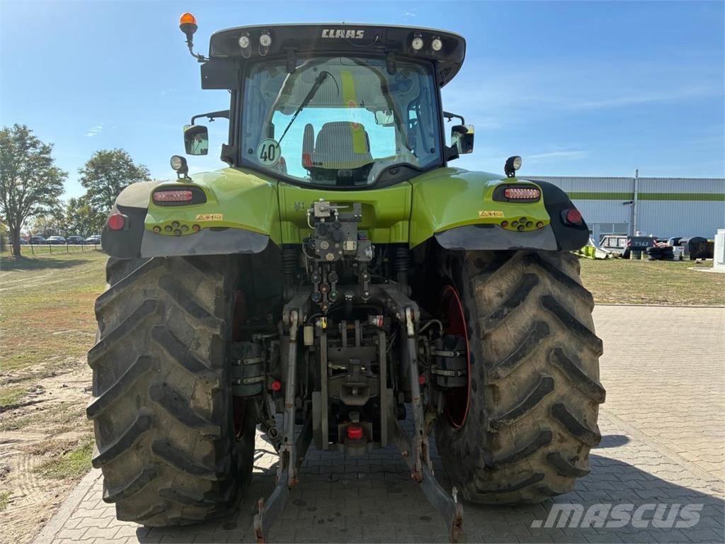 CLAAS Axion 850 Traktoren