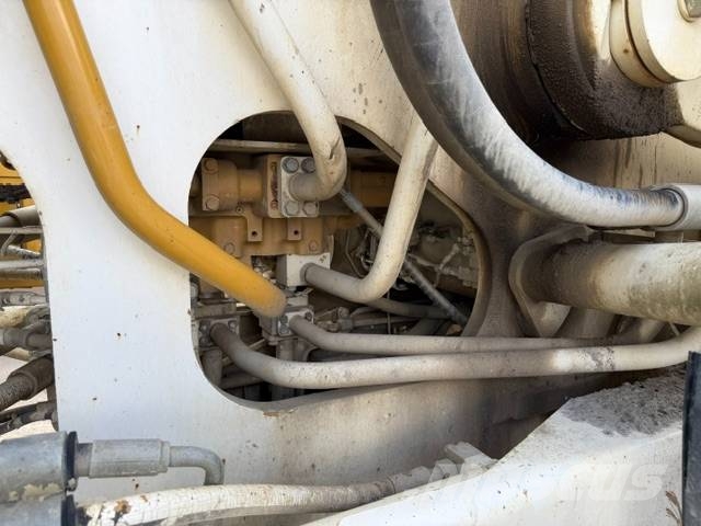 CAT 988 H Gumikerekes homlokrakodók