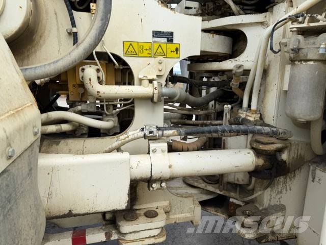 CAT 988 H Gumikerekes homlokrakodók