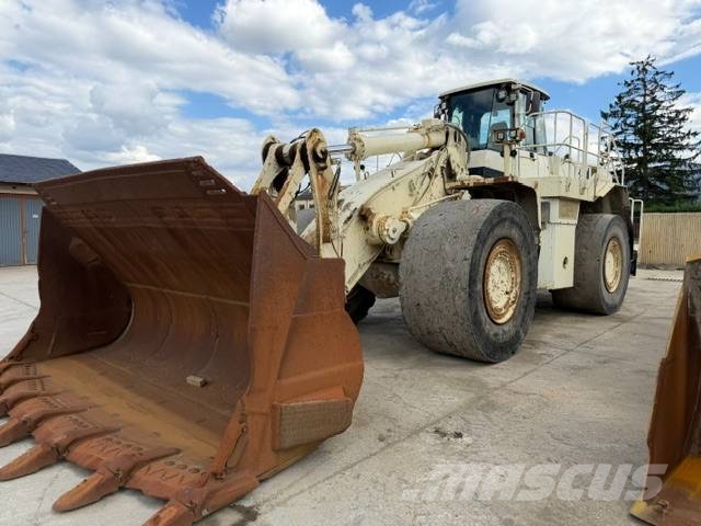 CAT 988 H Gumikerekes homlokrakodók