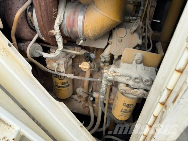 CAT 988 H Gumikerekes homlokrakodók