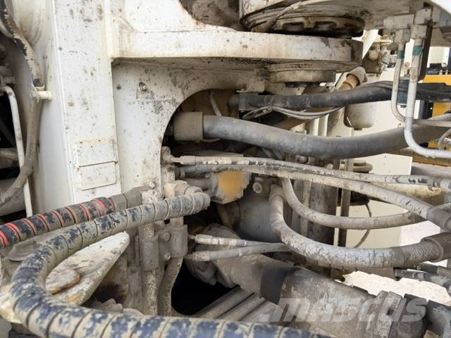 CAT 988 H Gumikerekes homlokrakodók
