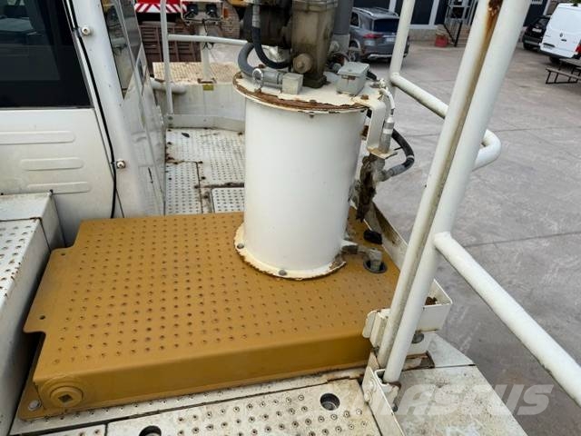CAT 988 H Gumikerekes homlokrakodók