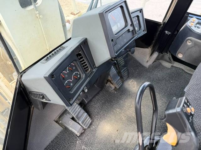 CAT 988 H Gumikerekes homlokrakodók
