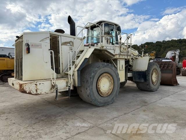 CAT 988 H Gumikerekes homlokrakodók