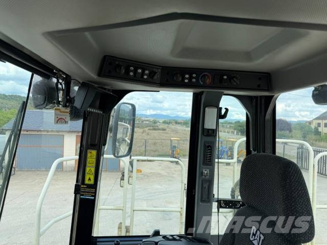 CAT 988 H Gumikerekes homlokrakodók