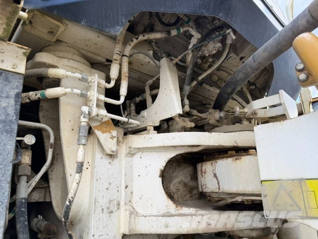 CAT 988 H Gumikerekes homlokrakodók