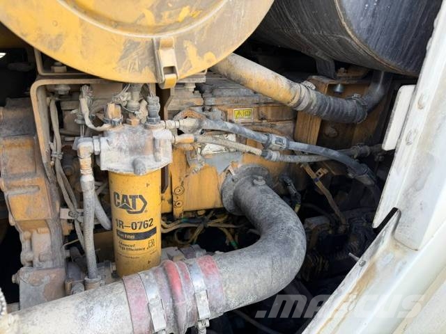 CAT 988 H Gumikerekes homlokrakodók