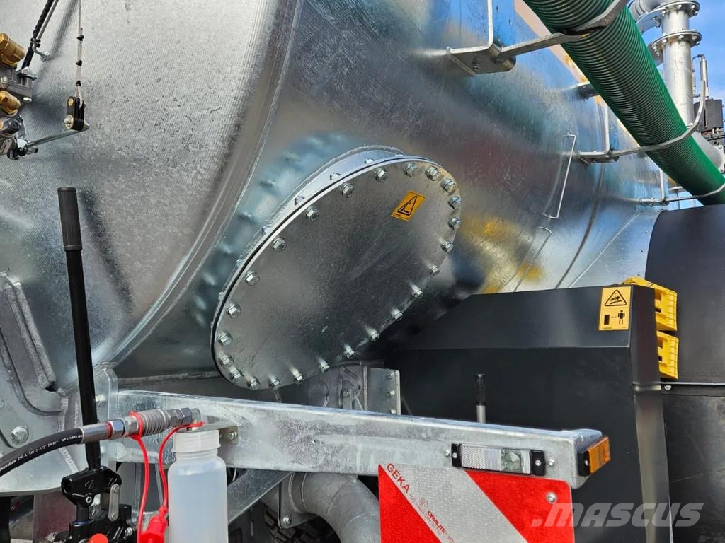 Veenhuis Profiline 12.500 Slurry tankers