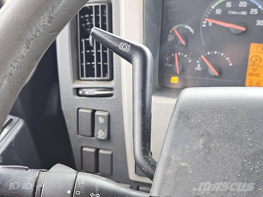 Volvo FL 250.12 Camiones con caja de remolque