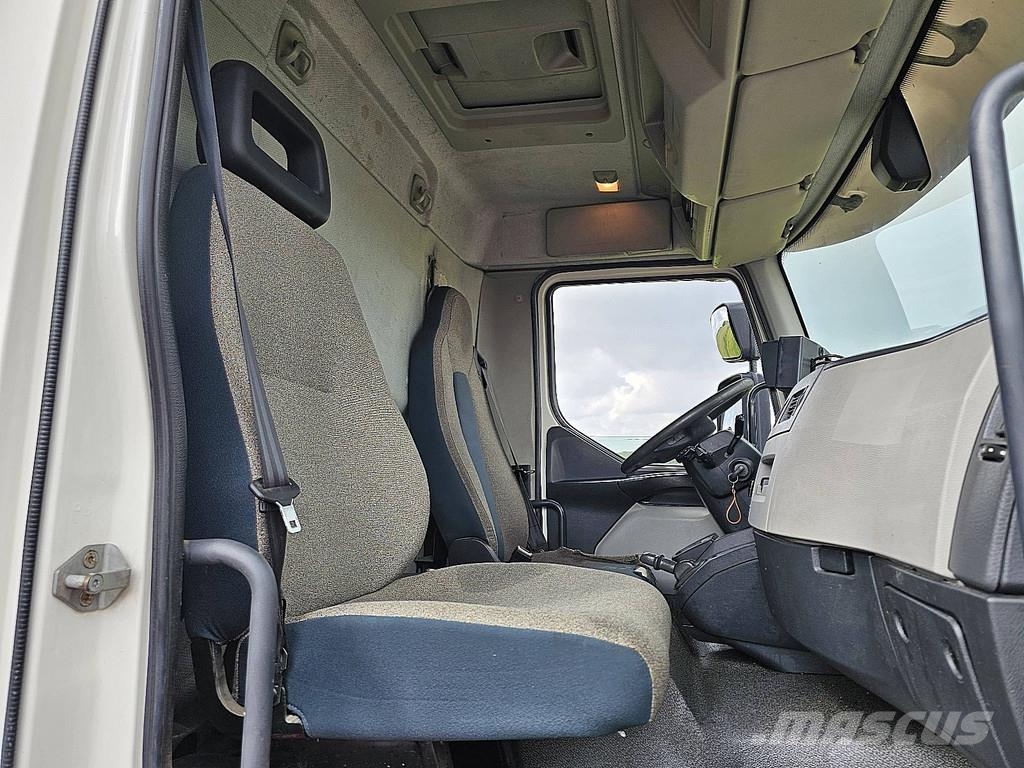 Volvo FL 250.12 Camiones con caja de remolque