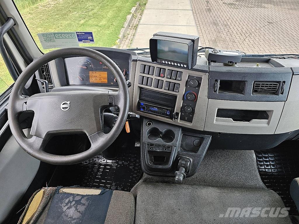 Volvo FL 250.12 Camiones con caja de remolque