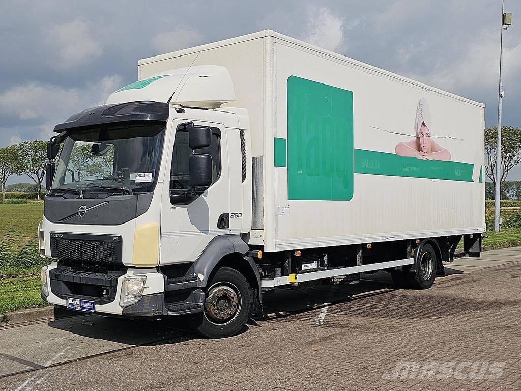 Volvo FL 250.12 Camiones con caja de remolque