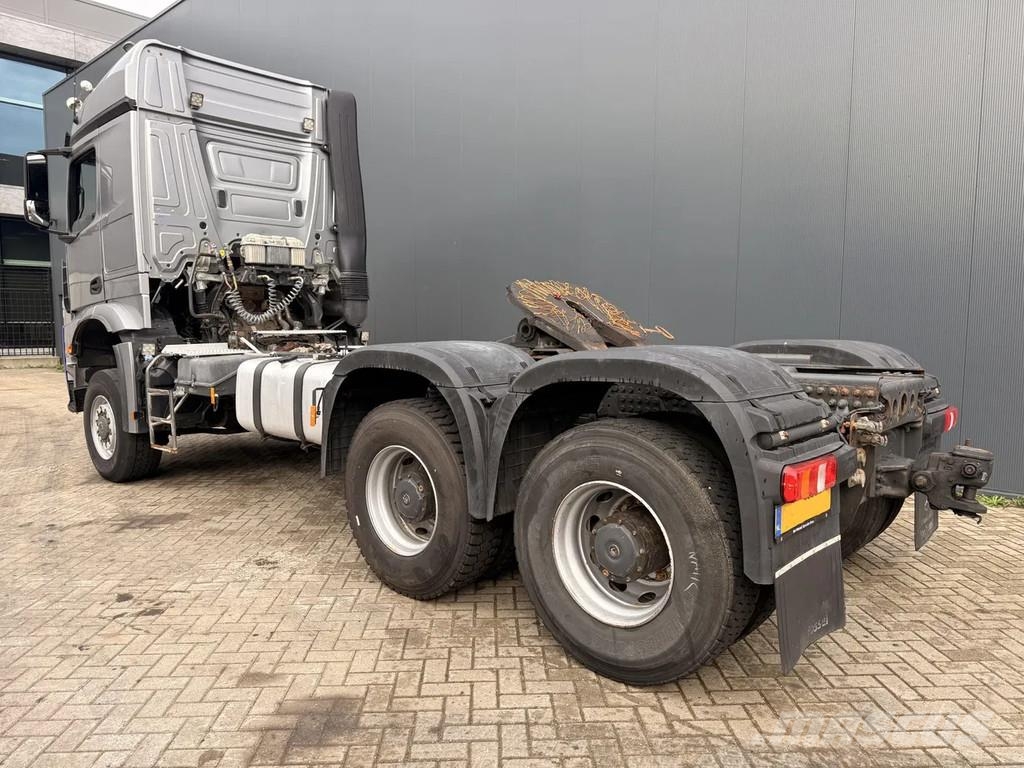 Mercedes-Benz Arocs 3352 180t 6x6 Push-Pull 曳引機組件