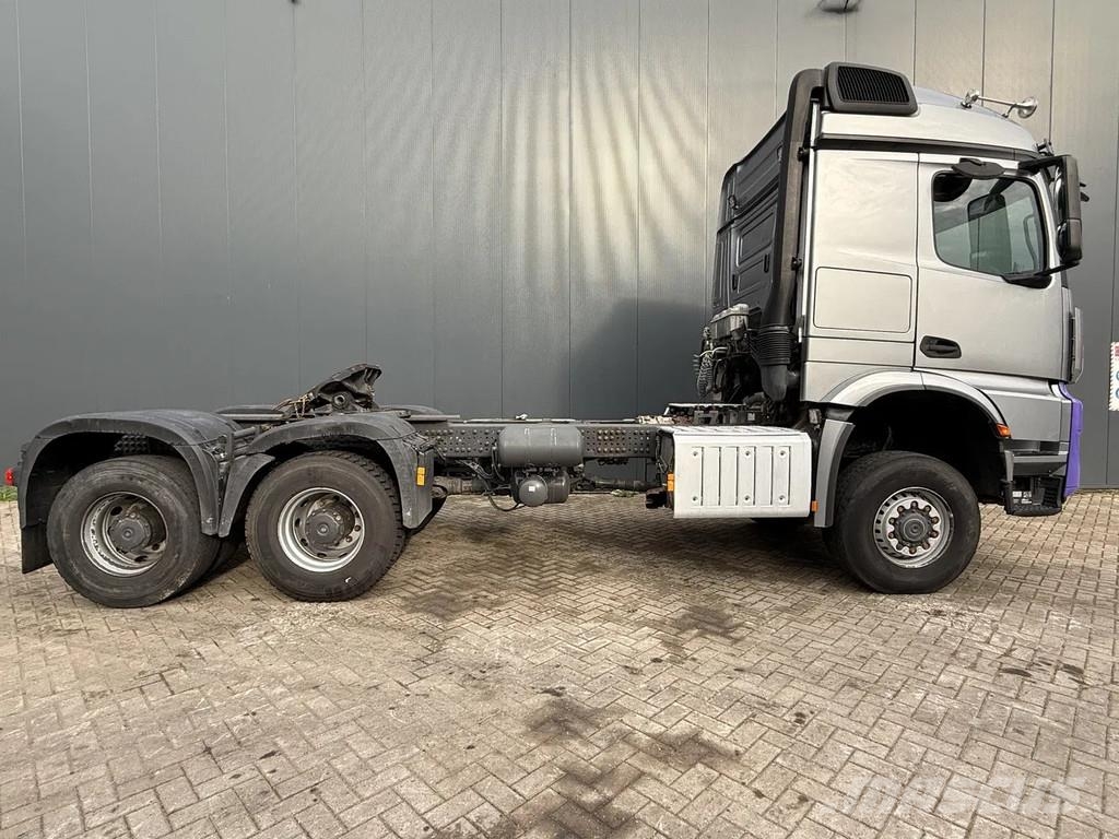Mercedes-Benz Arocs 3352 180t 6x6 Push-Pull 曳引機組件