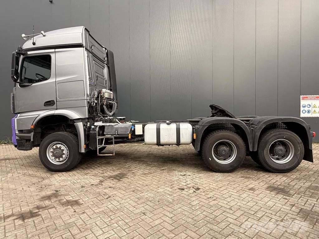 Mercedes-Benz Arocs 3352 180t 6x6 Push-Pull 曳引機組件