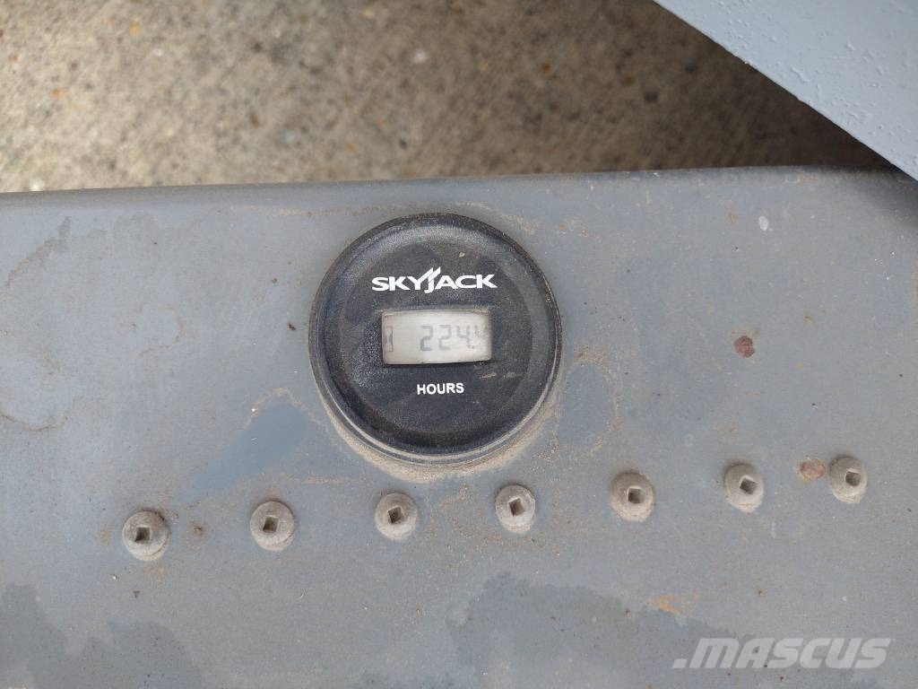 SkyJack SJ III 3219 (141) Scissor lifts