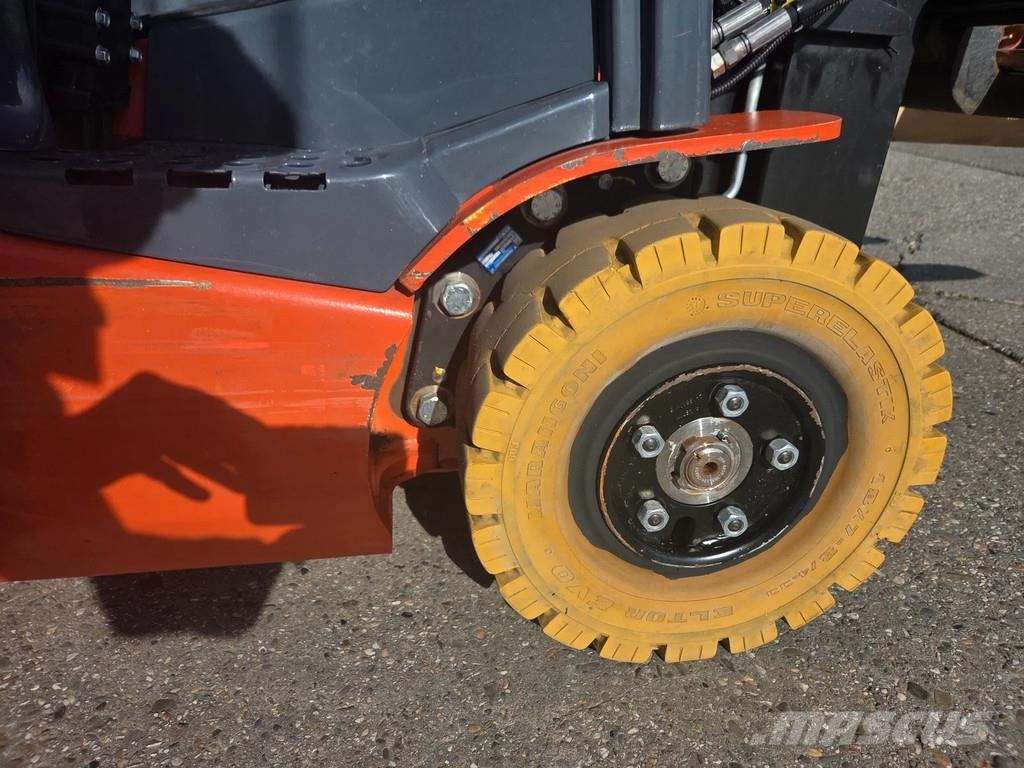 Toyota 1.6 ton elektrisch triplo 5.50m hefhoogte Elektrische heftrucks