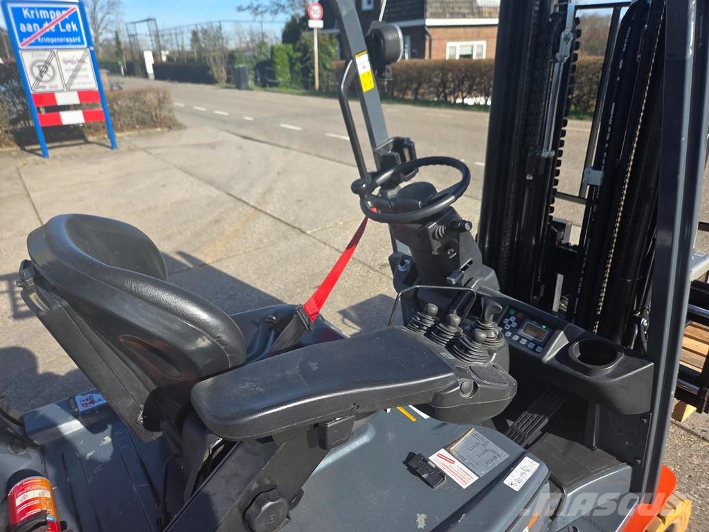 Toyota 1.6 ton elektrisch triplo 5.50m hefhoogte Elektrische heftrucks