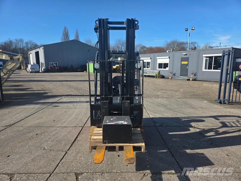 Toyota 1.6 ton elektrisch triplo 5.50m hefhoogte Elektrische heftrucks