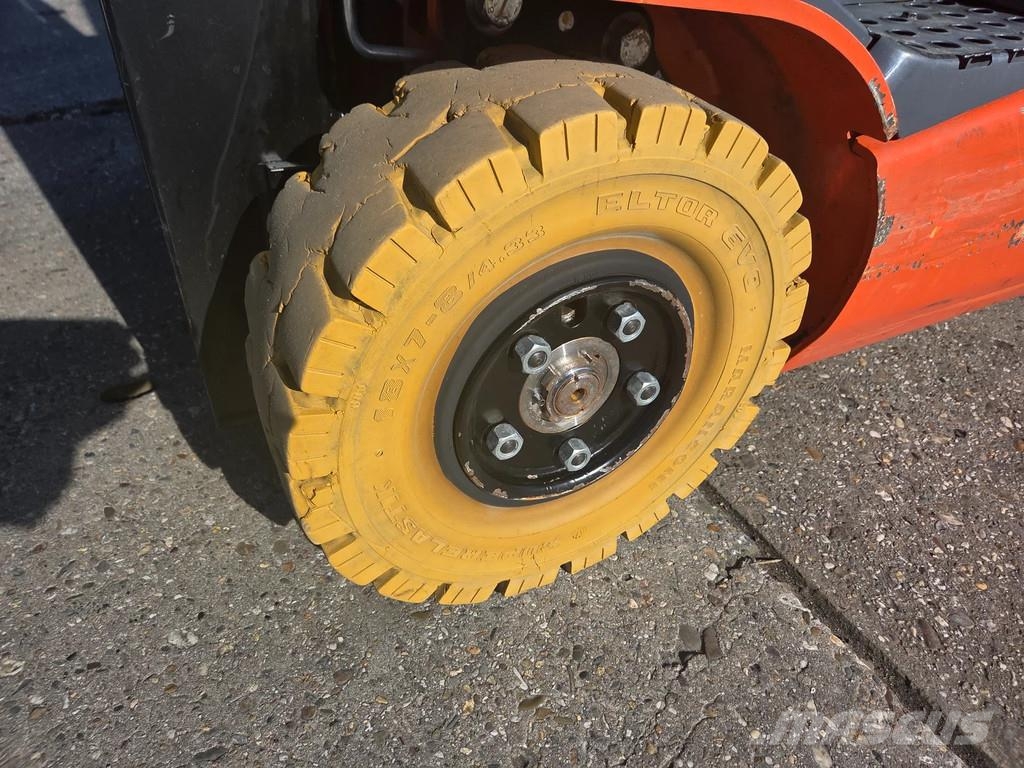Toyota 1.6 ton elektrisch triplo 5.50m hefhoogte Elektrische heftrucks