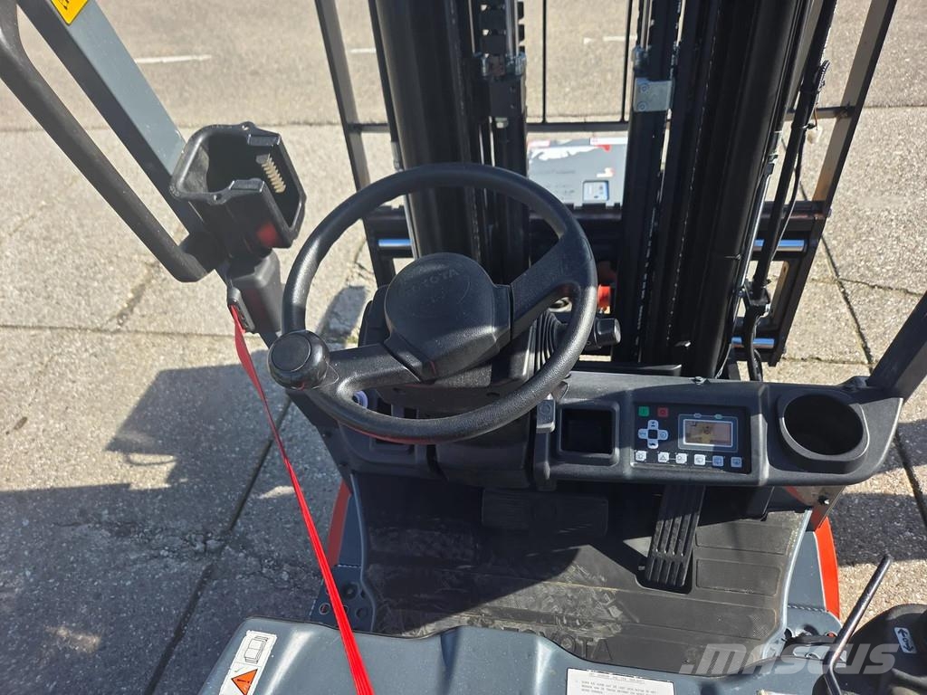 Toyota 1.6 ton elektrisch triplo 5.50m hefhoogte Elektrische heftrucks