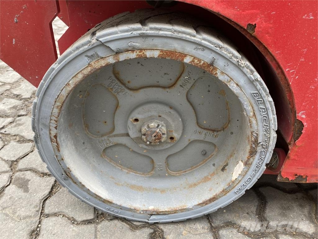 Manitou 100SEC Nůžková zvedací plošina