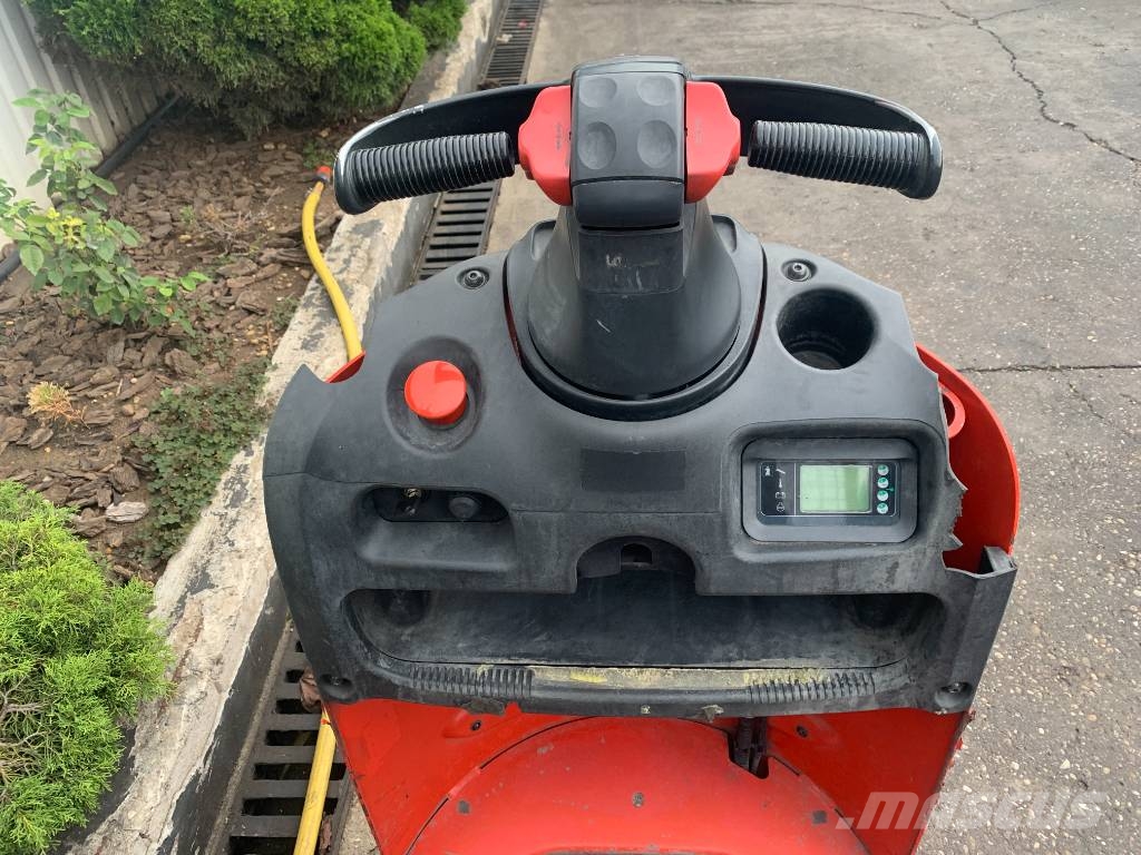 Linde P30 /132/ V-3727 OB Тягачі колісні