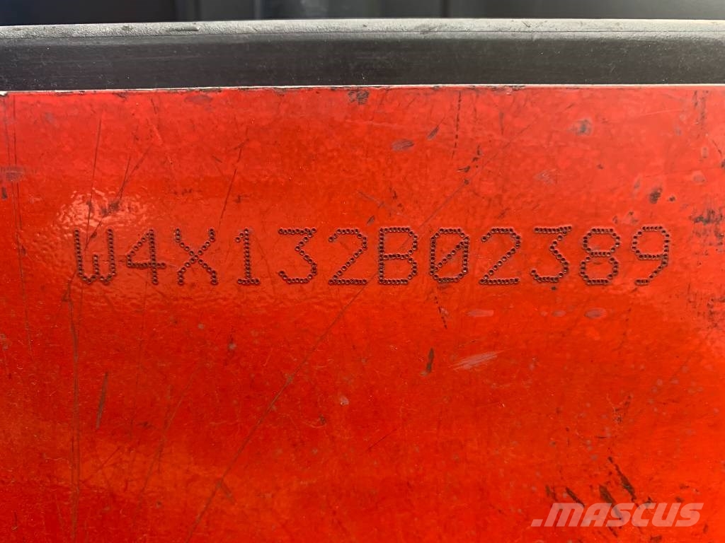 Linde P30 /132/ V-3727 OB Тягачі колісні