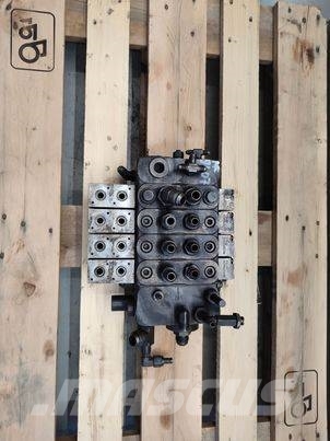 Massey Ferguson 9407 (7GH345002) hydraulic distributor Hydraulika