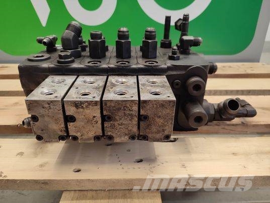 Massey Ferguson 9407 (7GH345002) hydraulic distributor Hydraulika