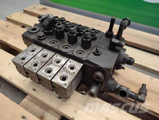 Massey Ferguson 9407 (7GH345002) hydraulic distributor Hydraulika