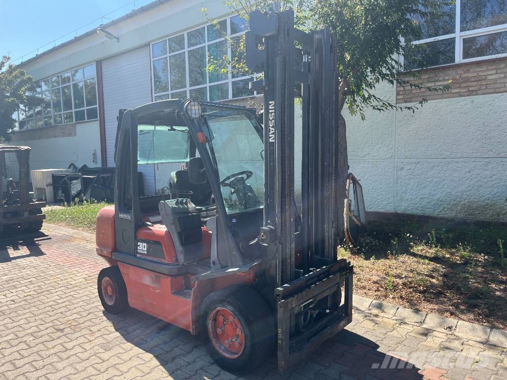 Nissan FGD 02 A 30 Q V-4181 OB شاحنات الديزل