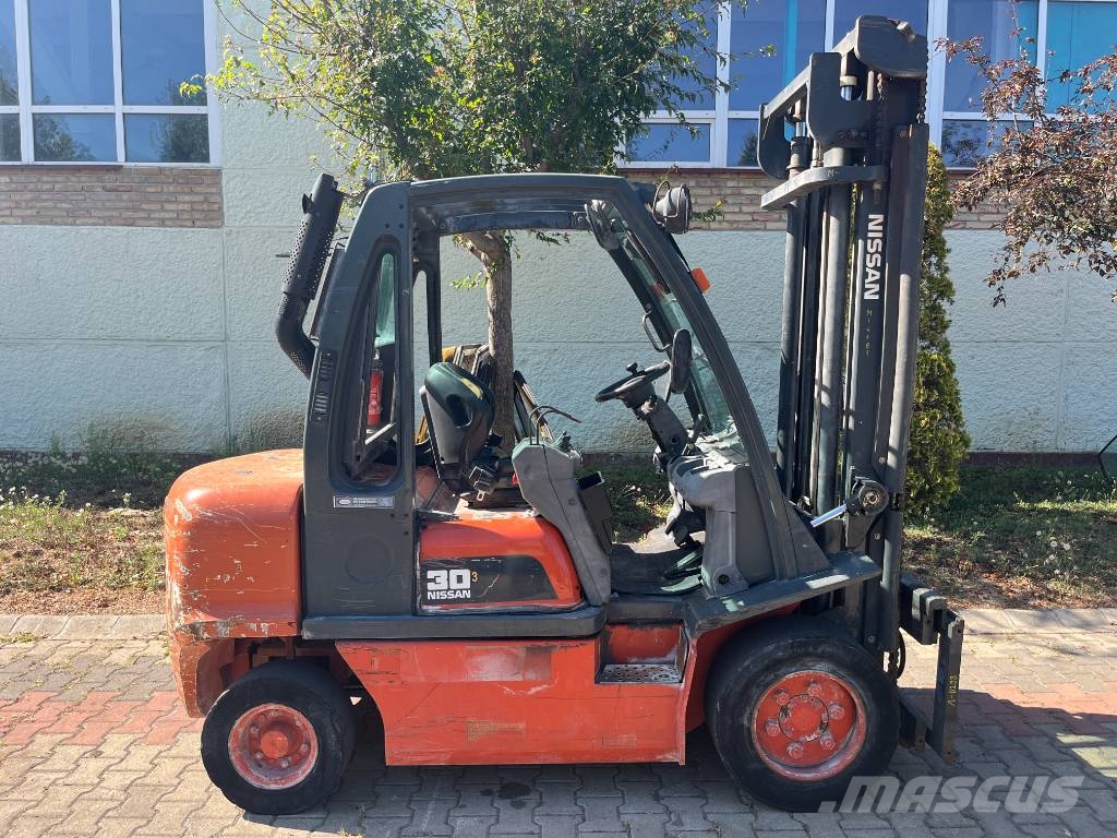 Nissan FGD 02 A 30 Q V-4181 OB شاحنات الديزل