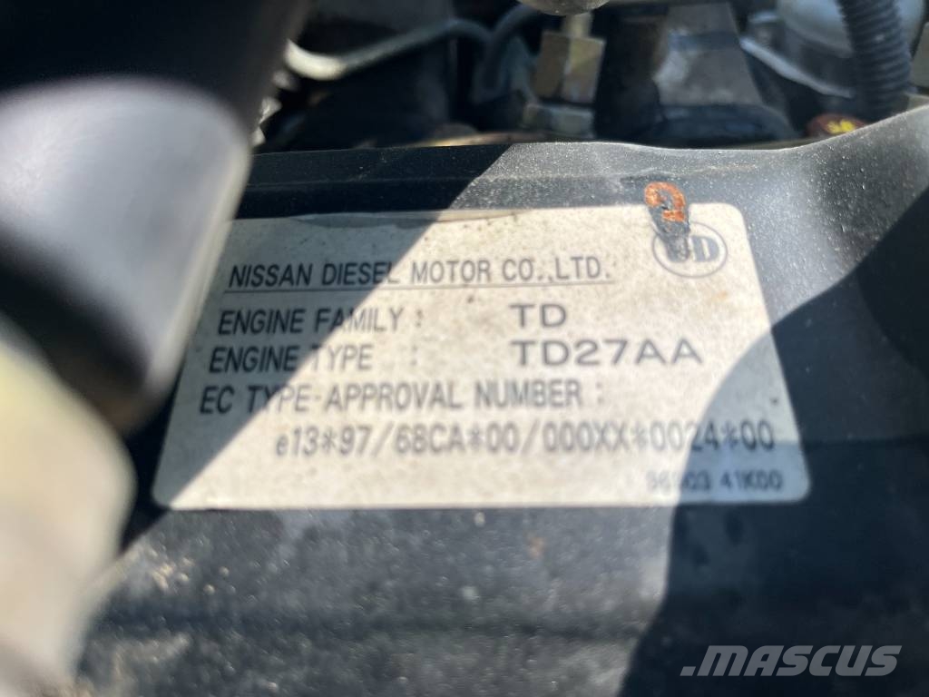 Nissan FGD 02 A 30 Q V-4181 OB شاحنات الديزل