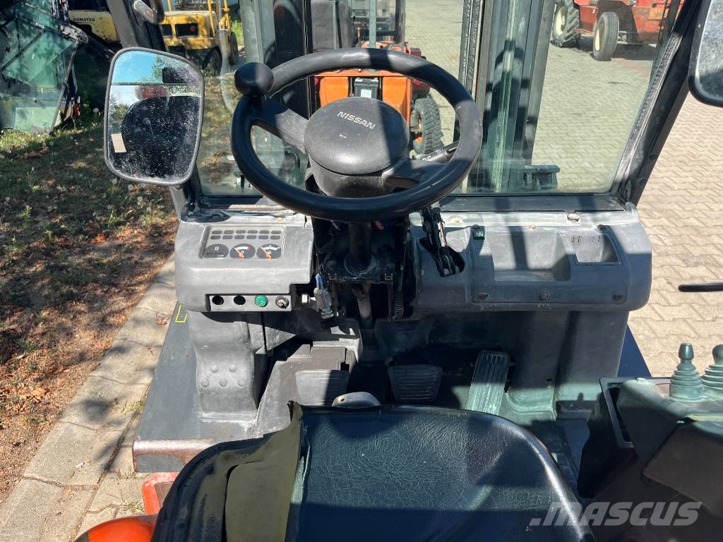 Nissan FGD 02 A 30 Q V-4181 OB شاحنات الديزل