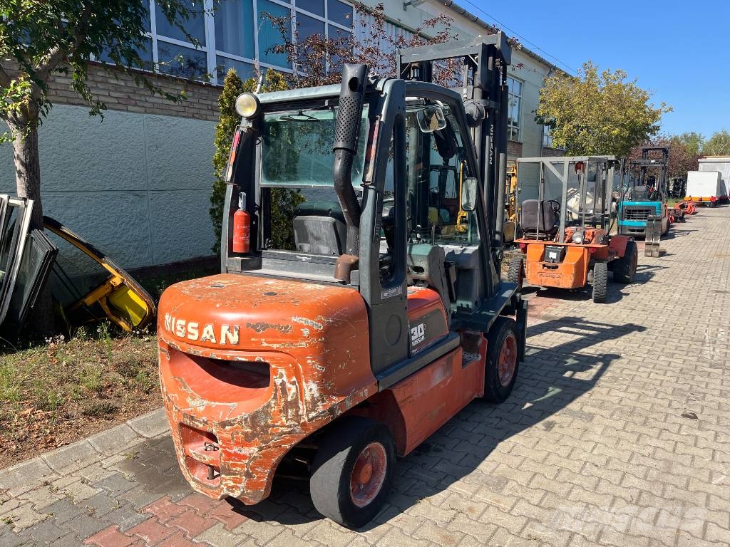 Nissan FGD 02 A 30 Q V-4181 OB شاحنات الديزل