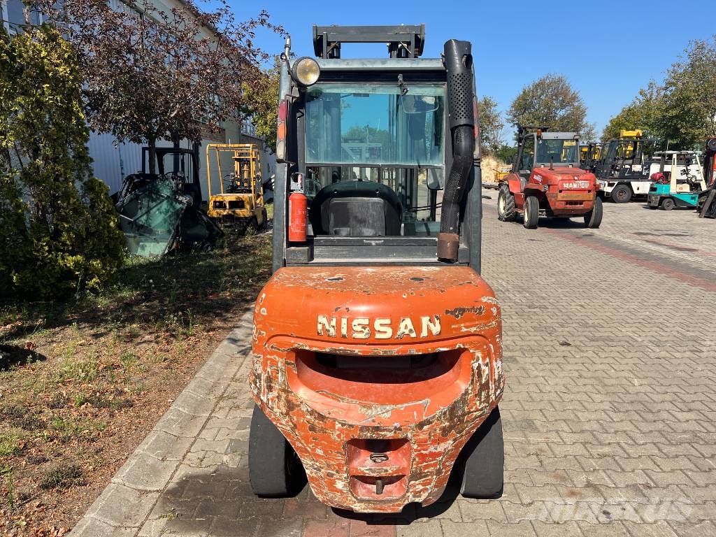 Nissan FGD 02 A 30 Q V-4181 OB شاحنات الديزل